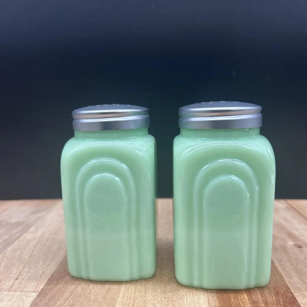 Mosser Farm Salt & Pepper Jadeite Green Arch  Shakers With Stacked Animals Gift